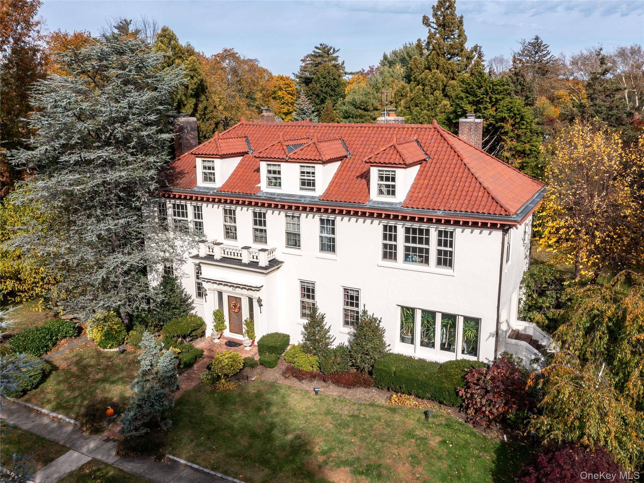 64 Plandome CT, Manhasset, NY 11030