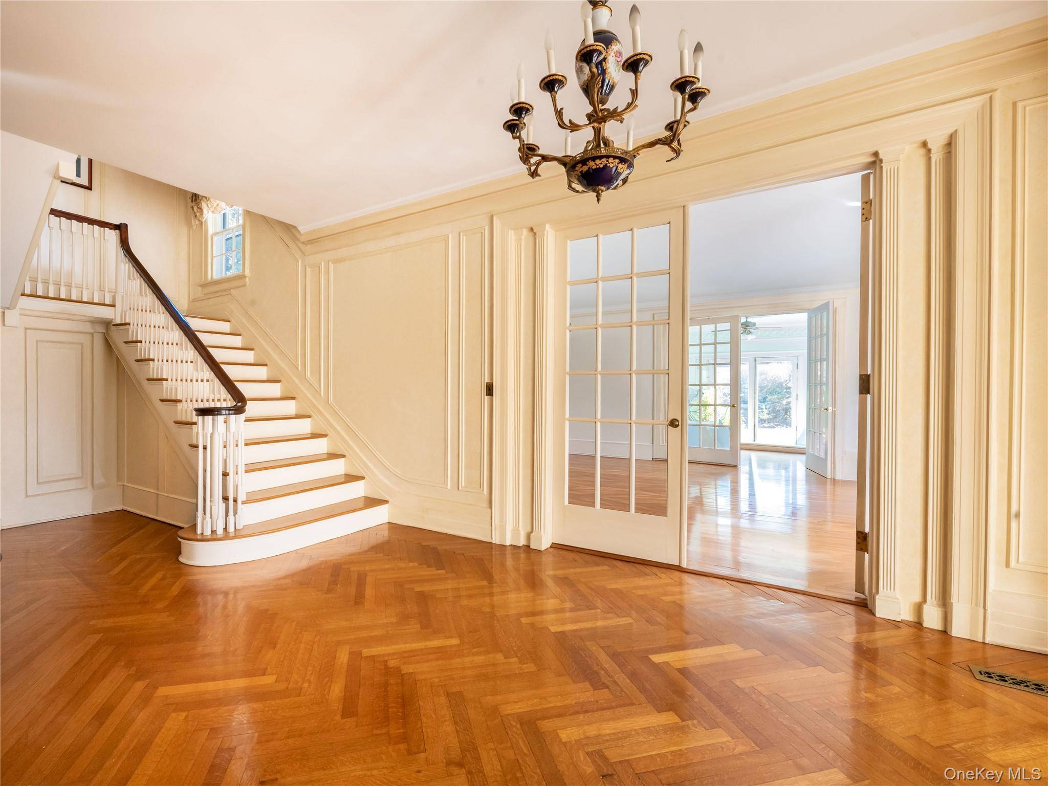 64 Plandome CT, Manhasset, NY 11030