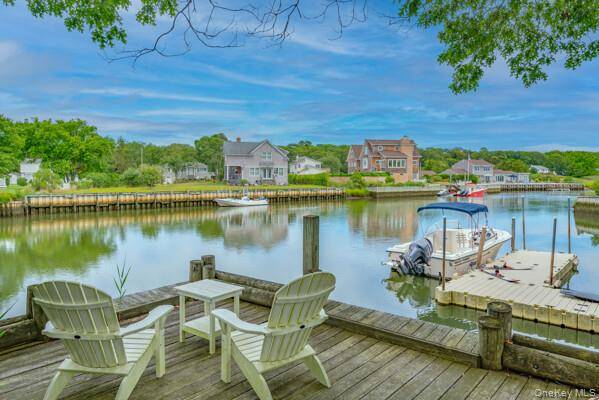 27 W Tiana RD, Hampton Bays, NY 11946