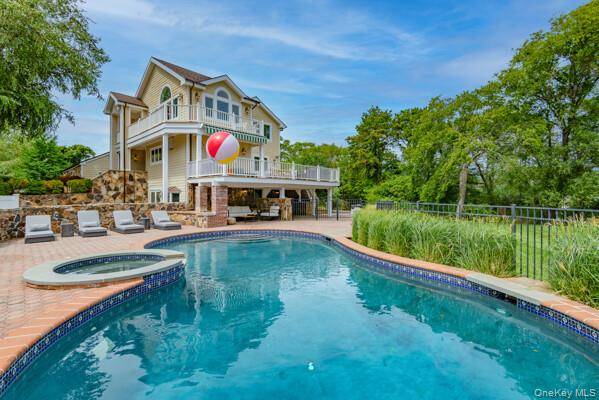 27 W Tiana RD, Hampton Bays, NY 11946