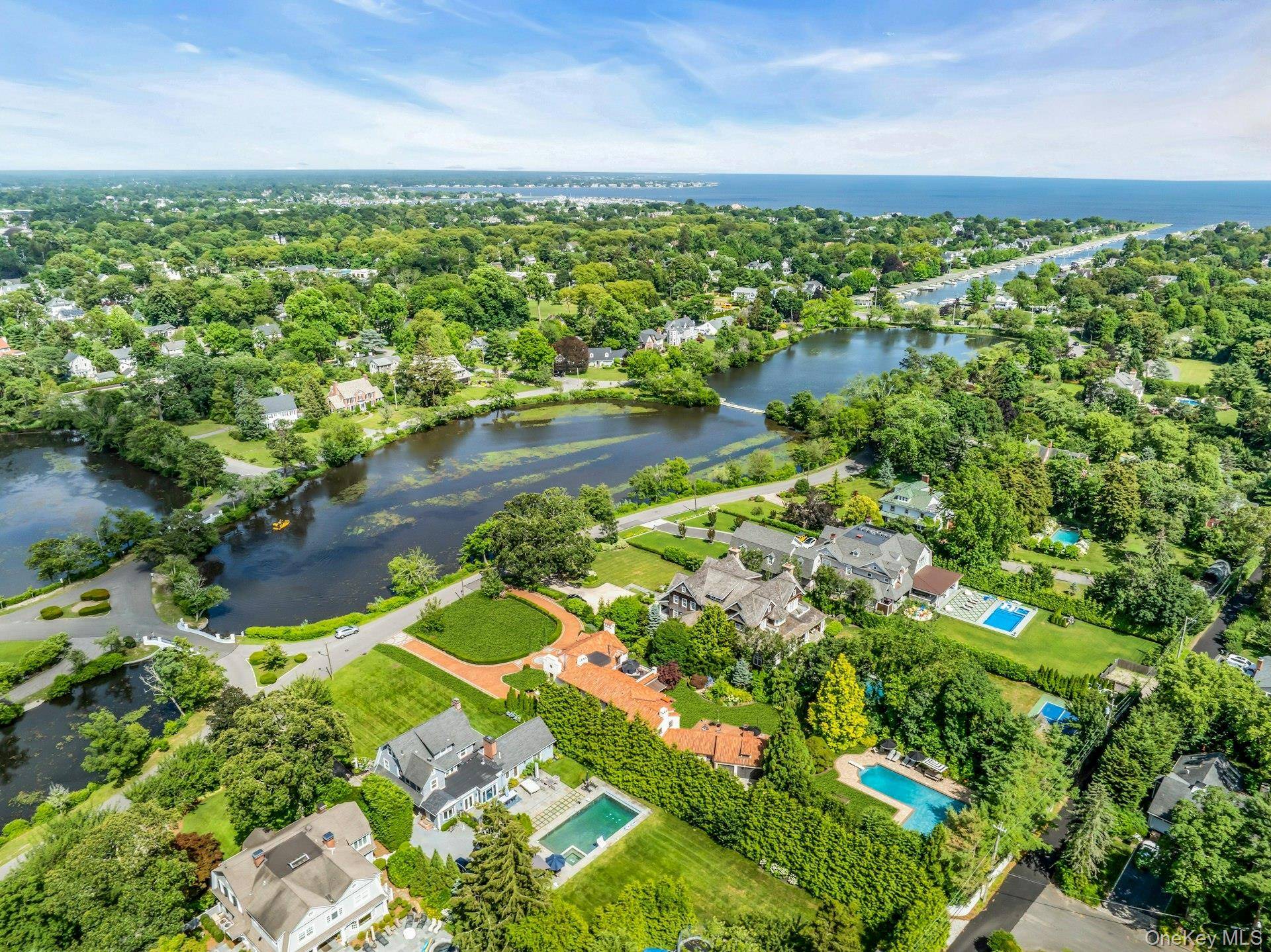 259 Lakeview AVE, Brightwaters, NY 11718