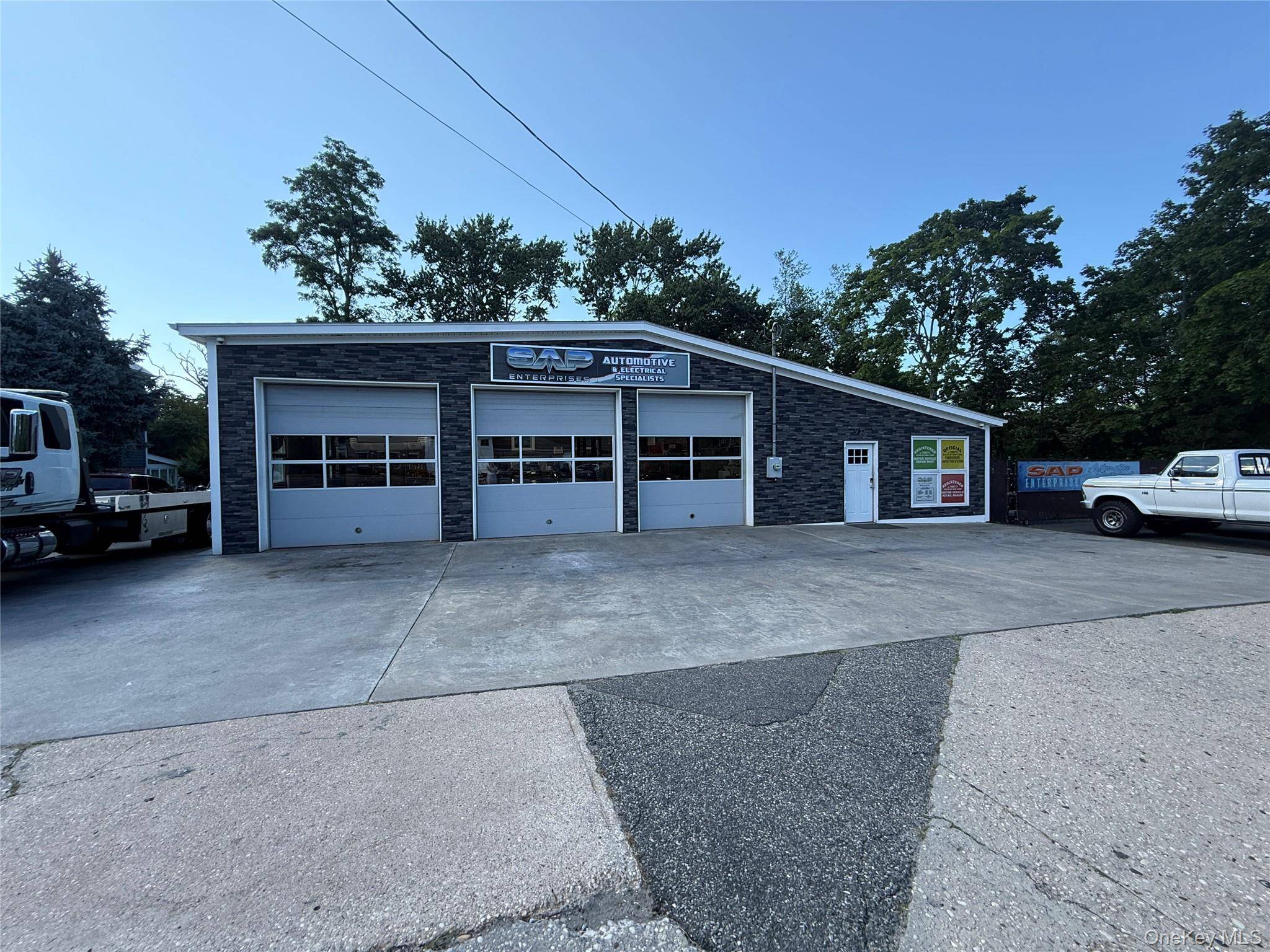 944 E Main ST, Riverhead, NY 11901