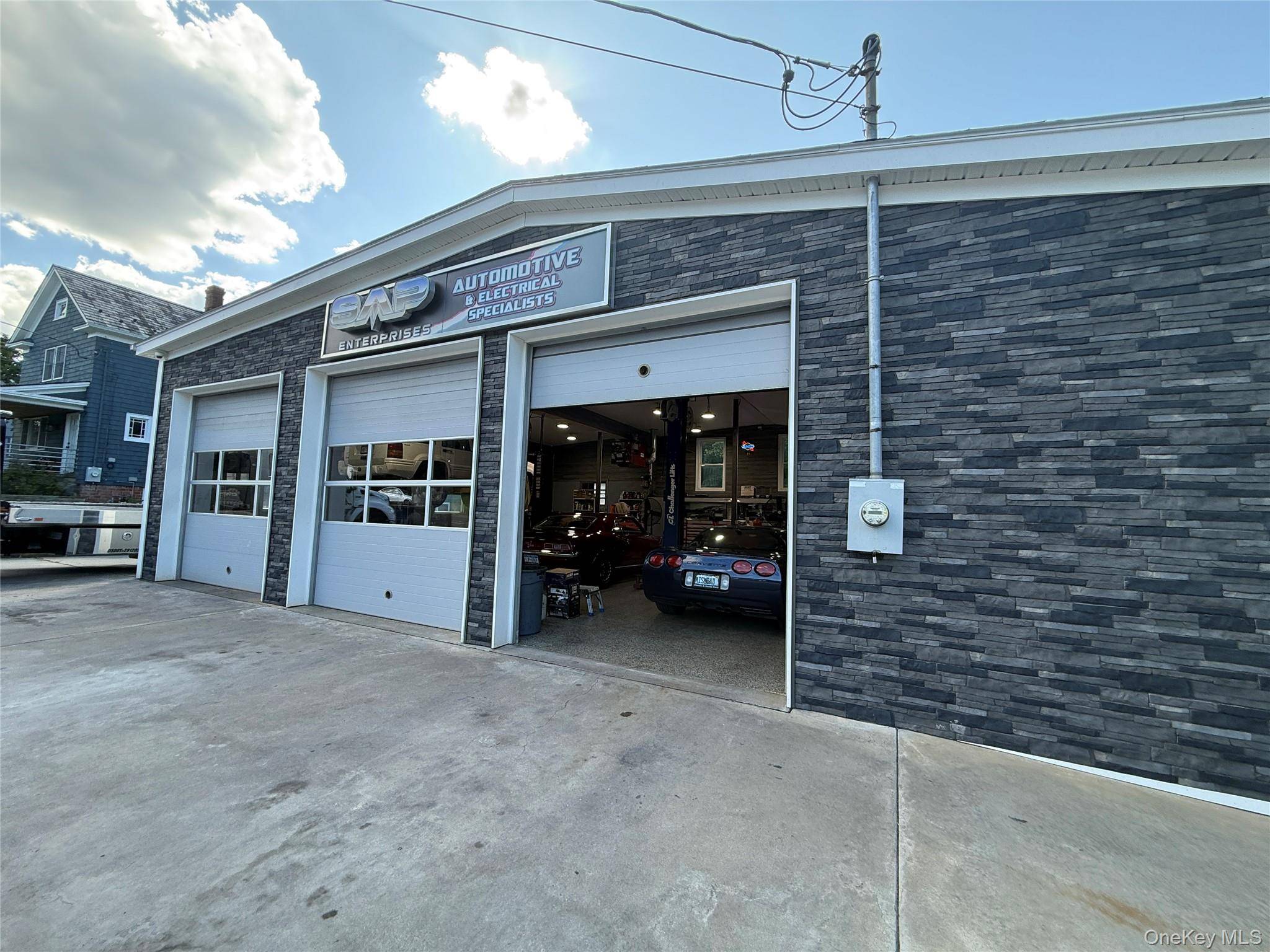 944 E Main ST, Riverhead, NY 11901