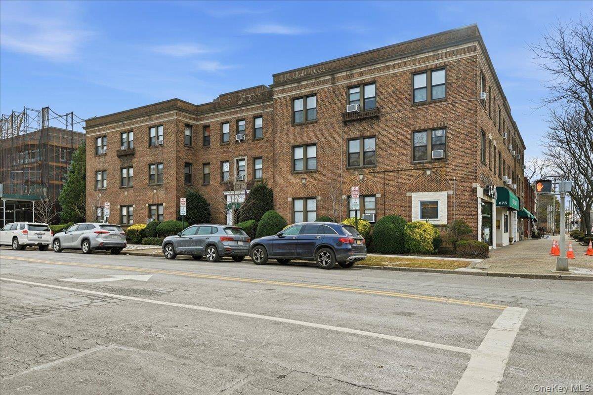222 7th ST #1K, Garden City, NY 11530