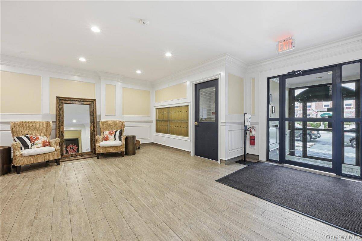 222 7th ST #1K, Garden City, NY 11530