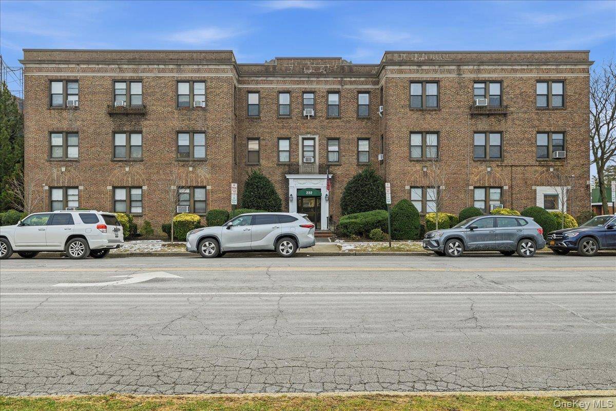222 7th ST #1K, Garden City, NY 11530