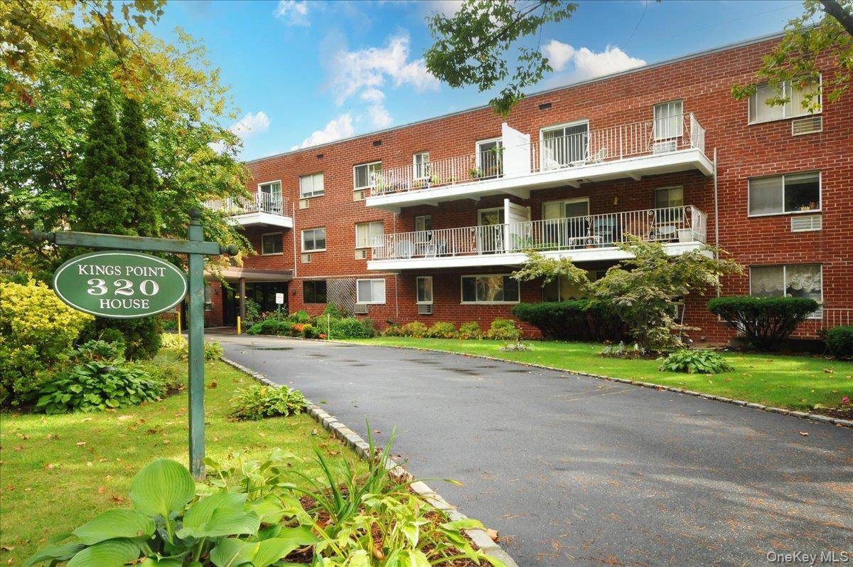 320 E Shore RD #4C, Great Neck, NY 11023