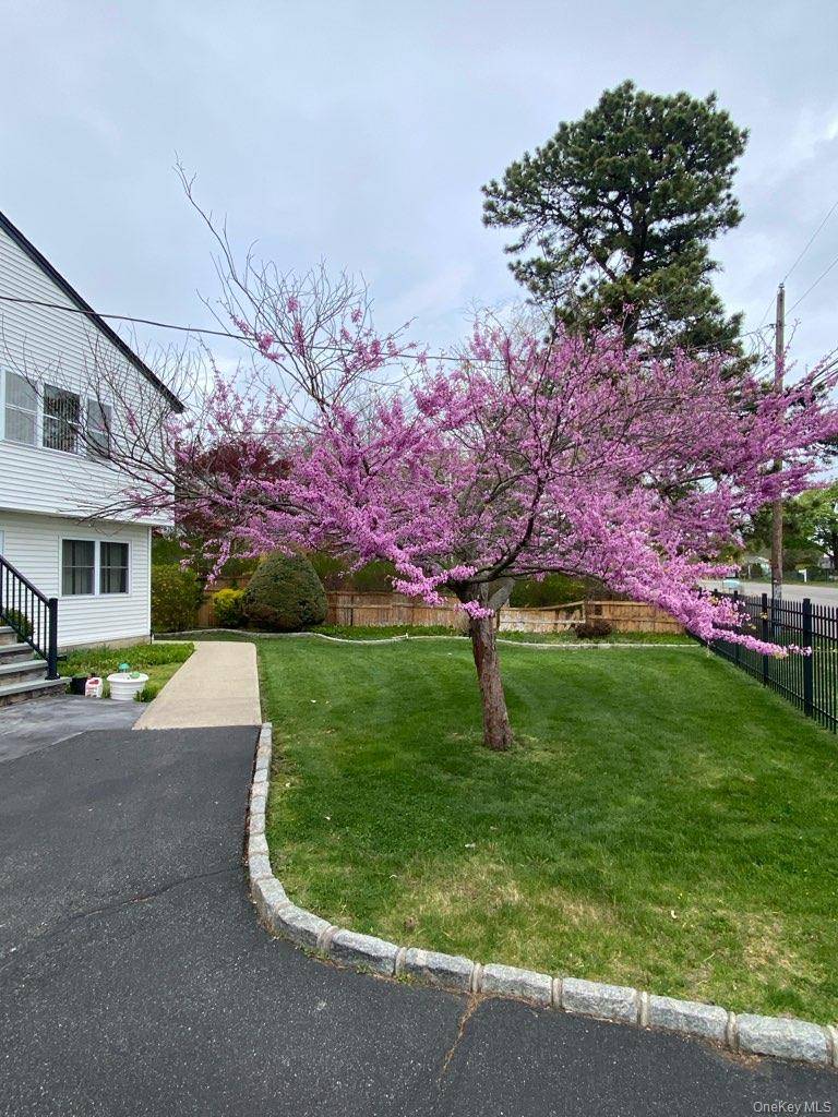 55 Parkway AVE, Amityville, NY 11701