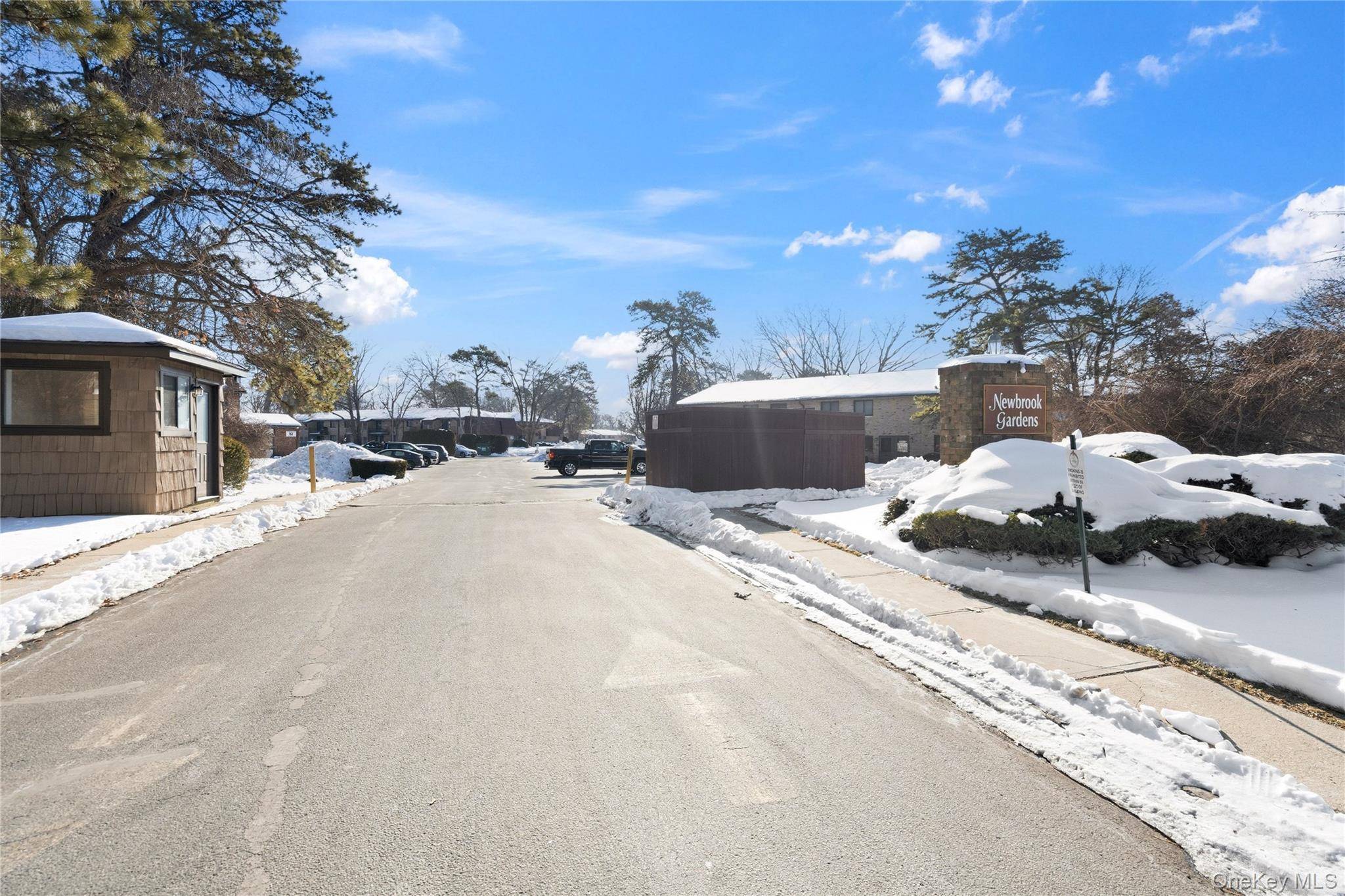 19 Newbrook #19, Bay Shore, NY 11706