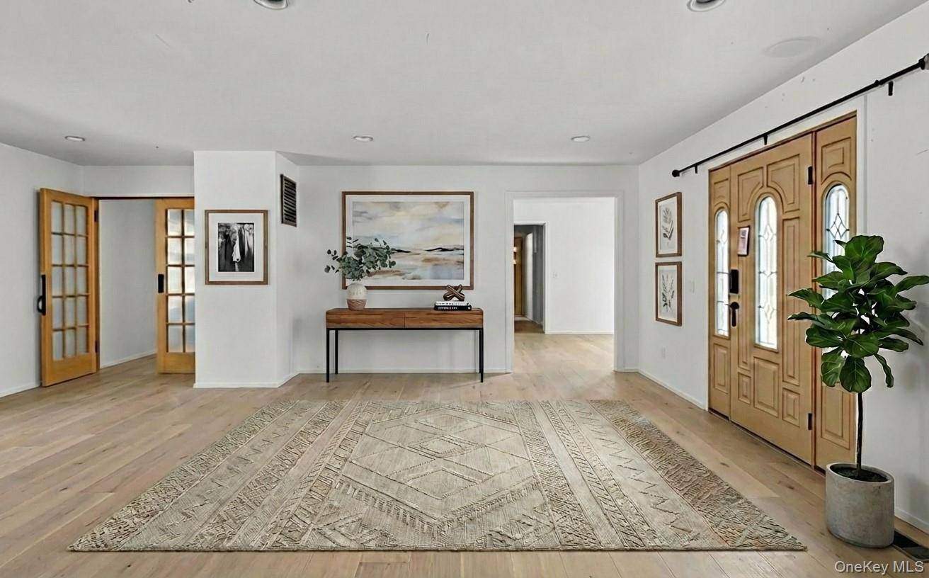 67 Church LN, East Hampton, NY 11937