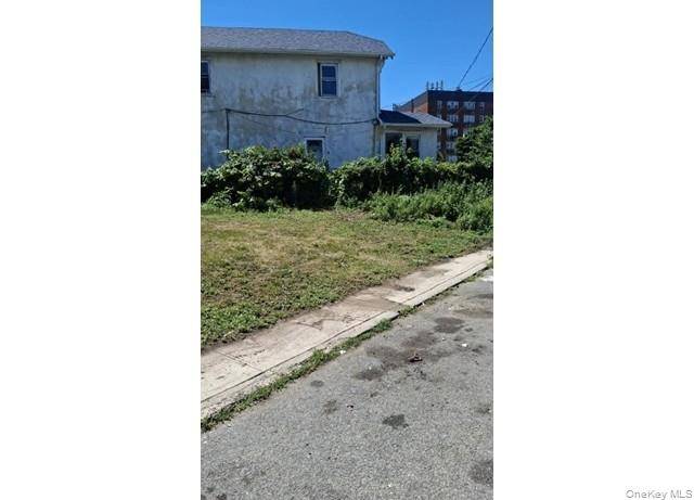 2261 Loretta RD, Far Rockaway, NY 11691