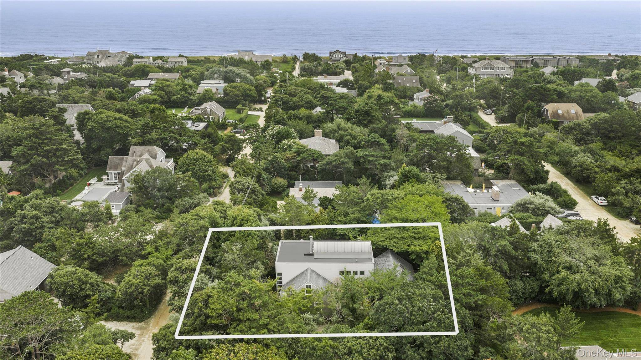 54 Gardiner DR, Amagansett, NY 11930