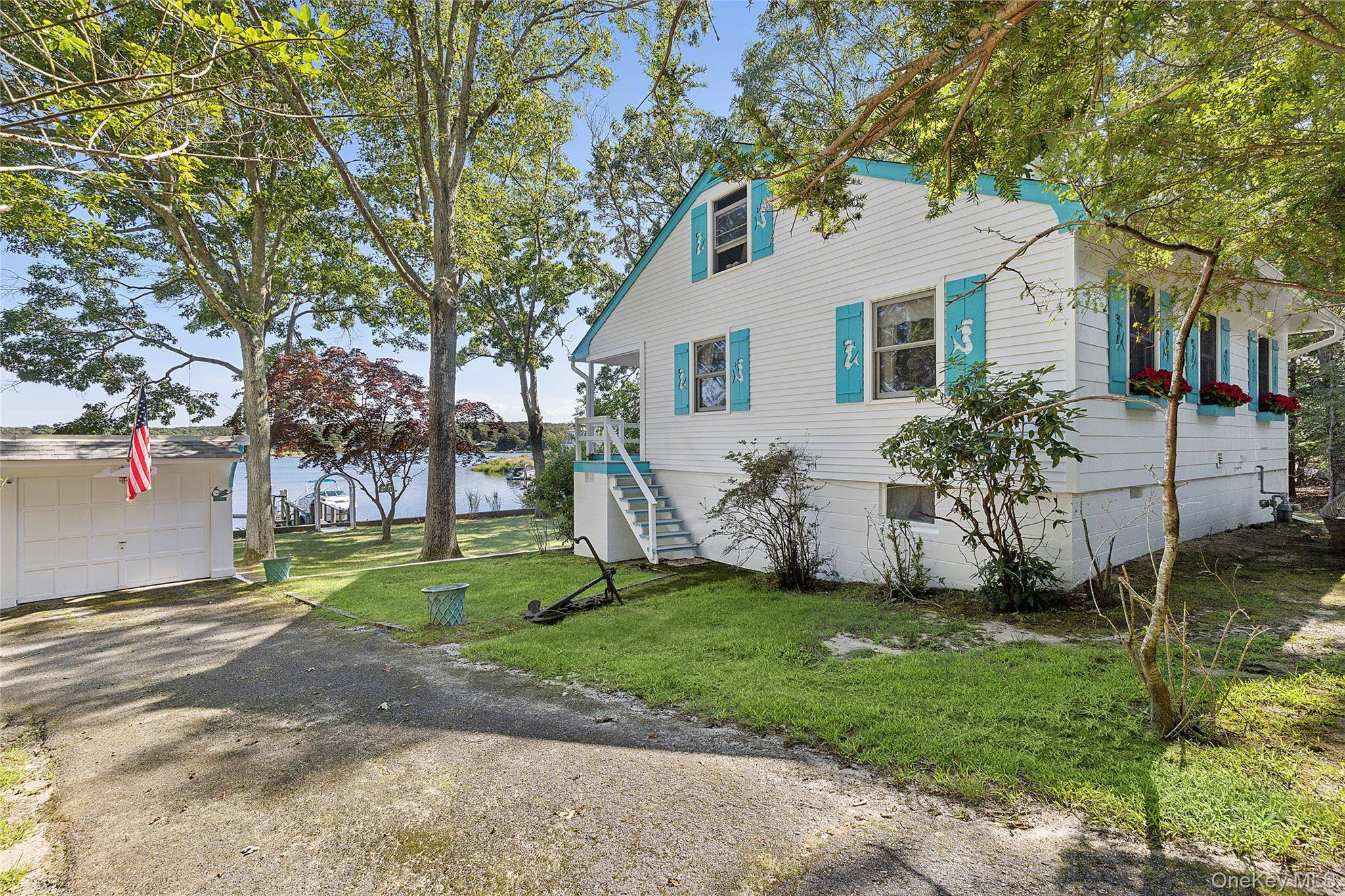 210 Redwood RD, Sag Harbor, NY 11963