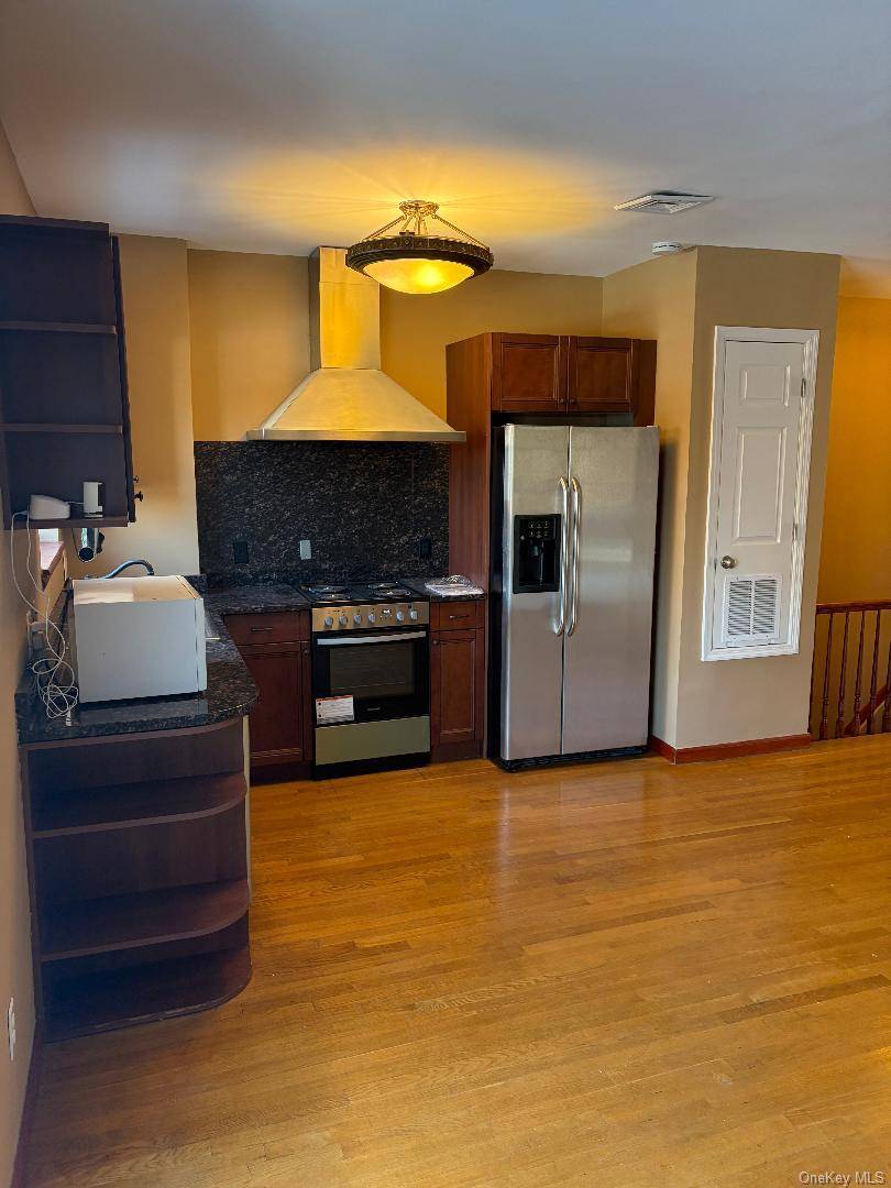 3014 31st AVE, Astoria, NY 11106