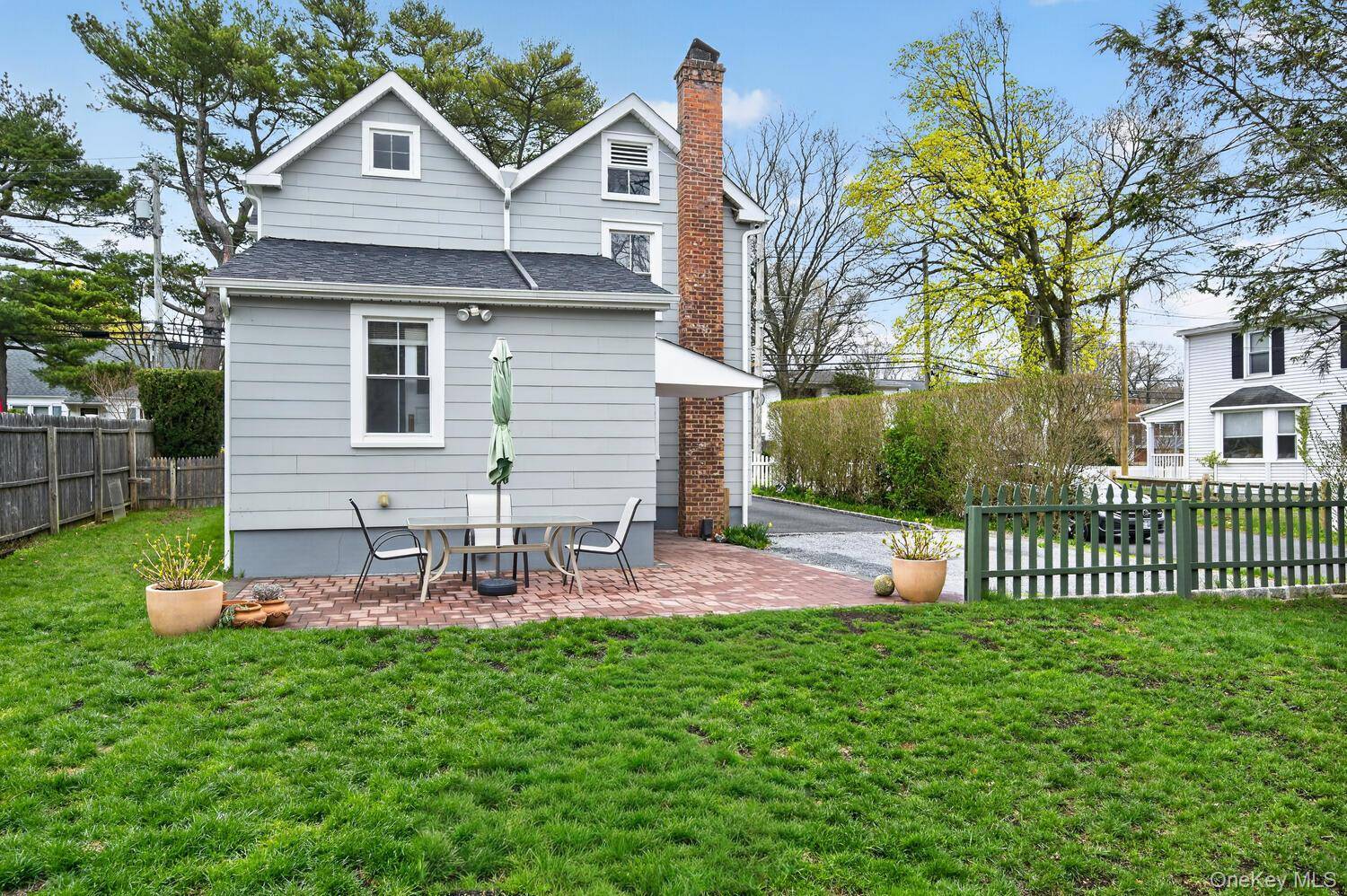 22 Perry AVE, Bayville, NY 11709