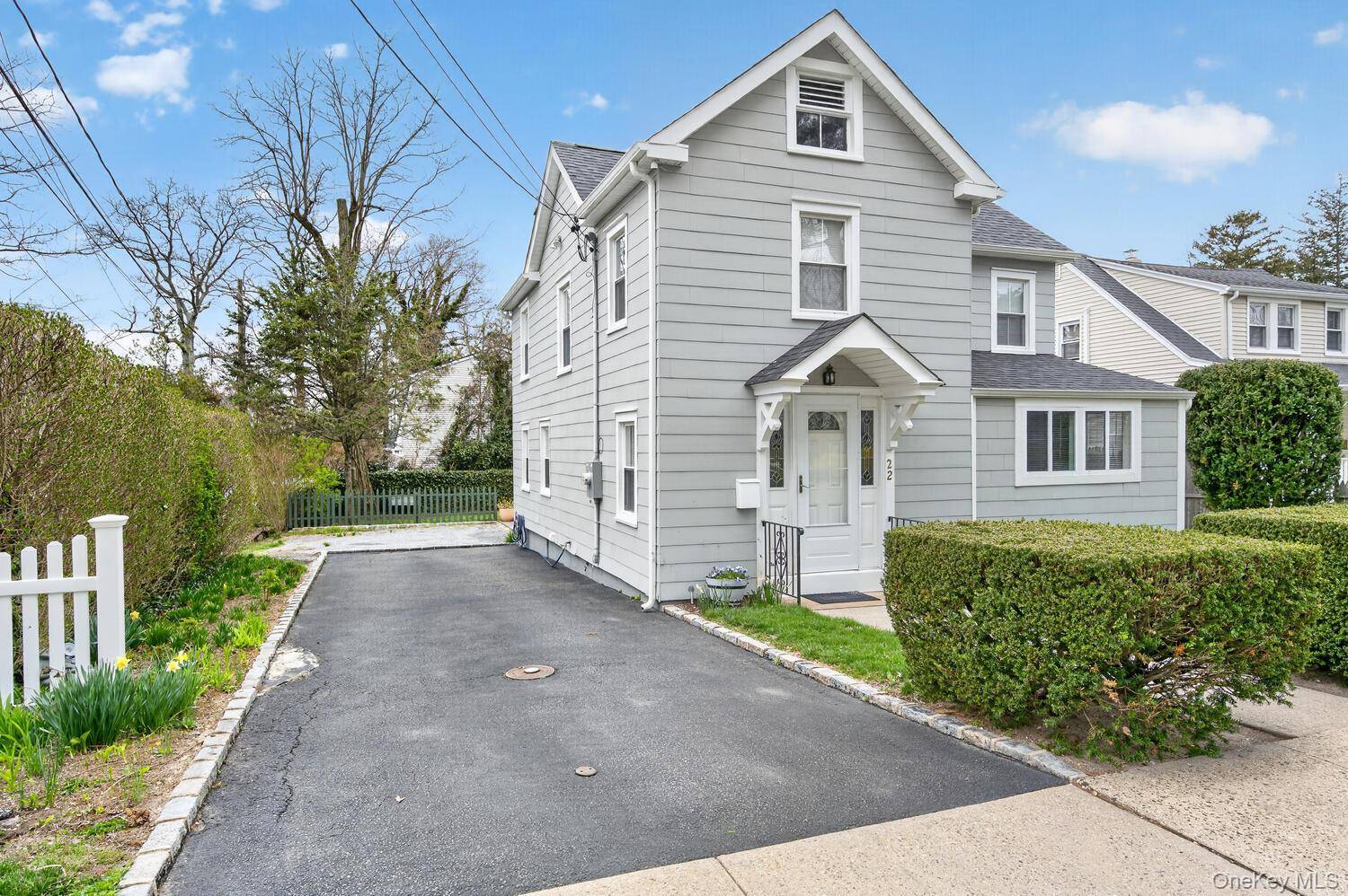 22 Perry AVE, Bayville, NY 11709