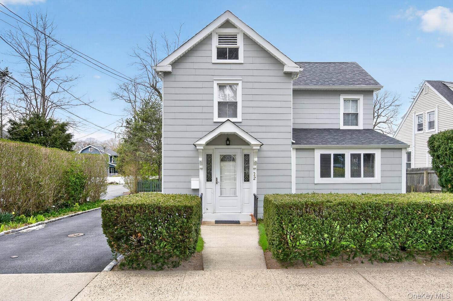 22 Perry AVE, Bayville, NY 11709