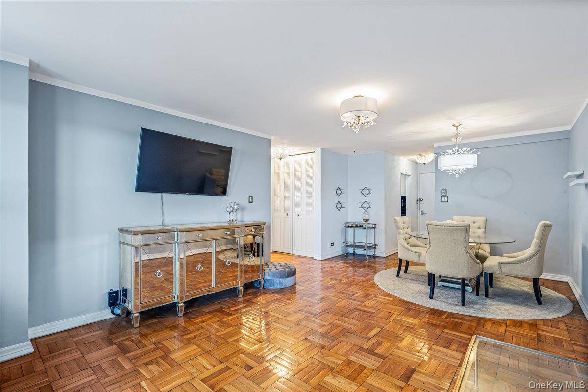 18-05 215th ST #8C, Bayside, NY 11360