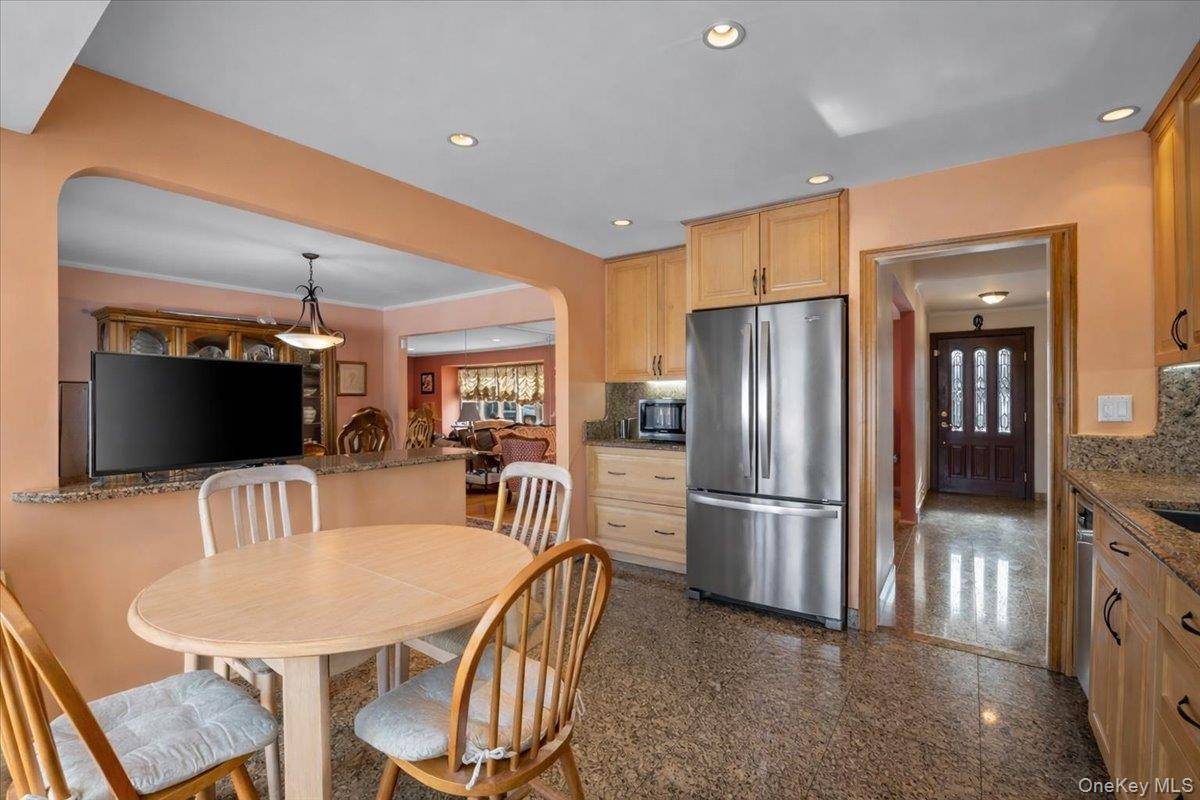 780 Regent DR, Westbury, NY 11590