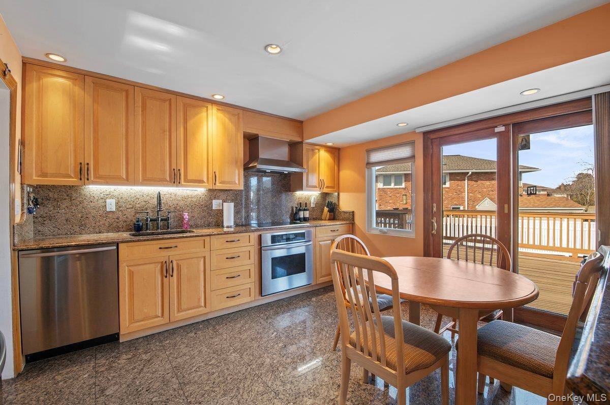 780 Regent DR, Westbury, NY 11590