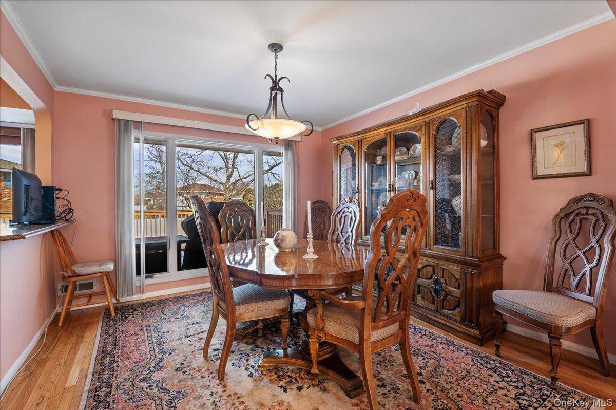 780 Regent DR, Westbury, NY 11590