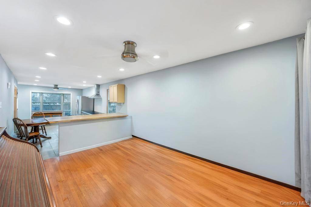 260 Springdale DR, Ronkonkoma, NY 11779