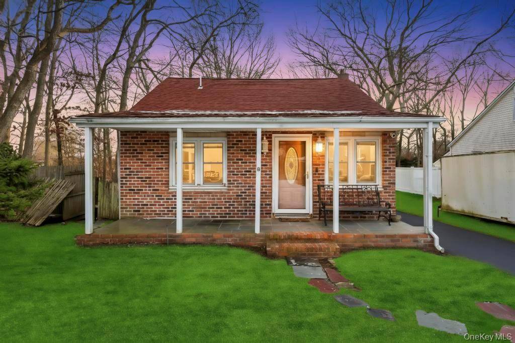 260 Springdale DR, Ronkonkoma, NY 11779