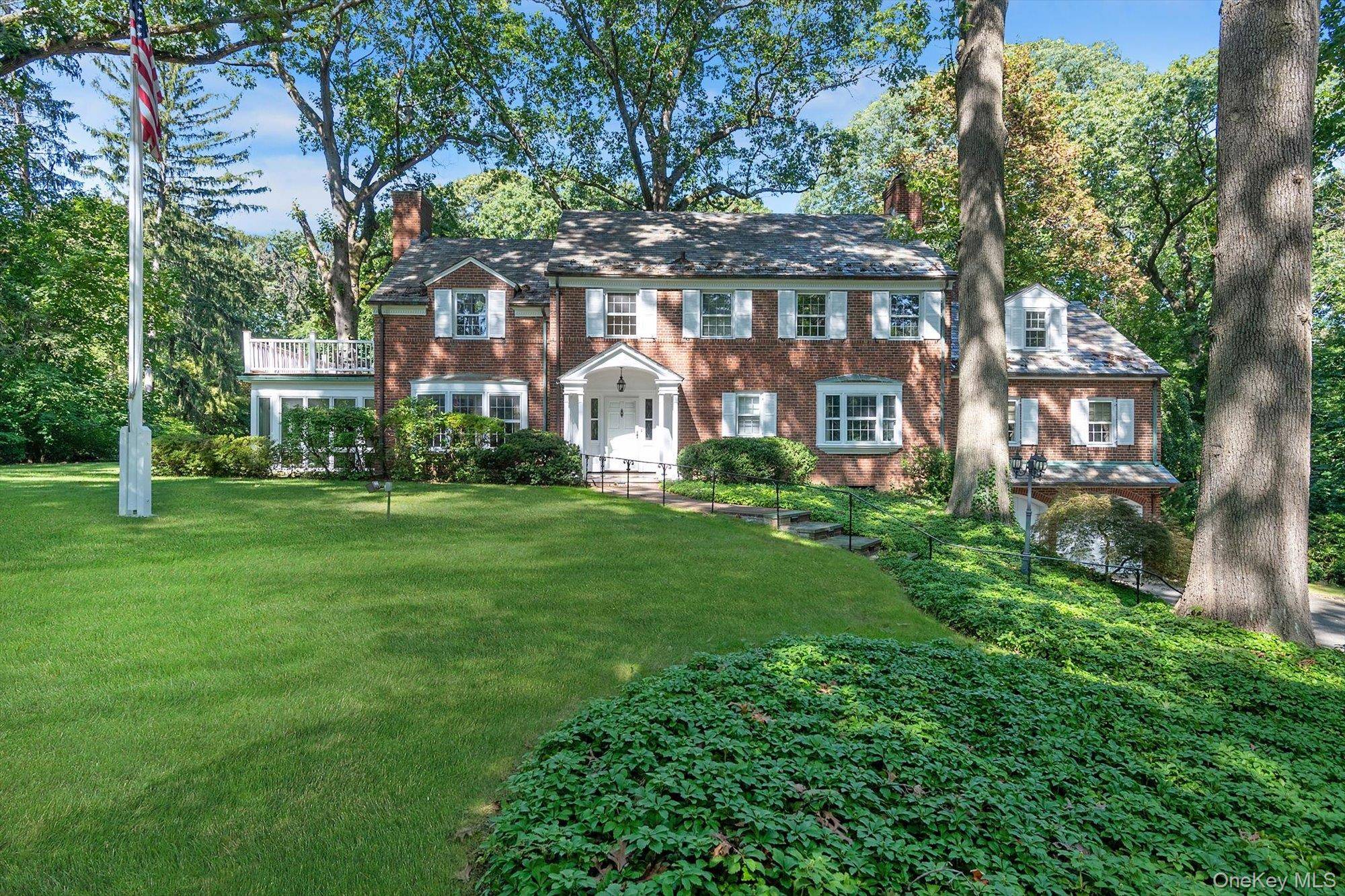 3 Barkers Point RD, Sands Point, NY 11050