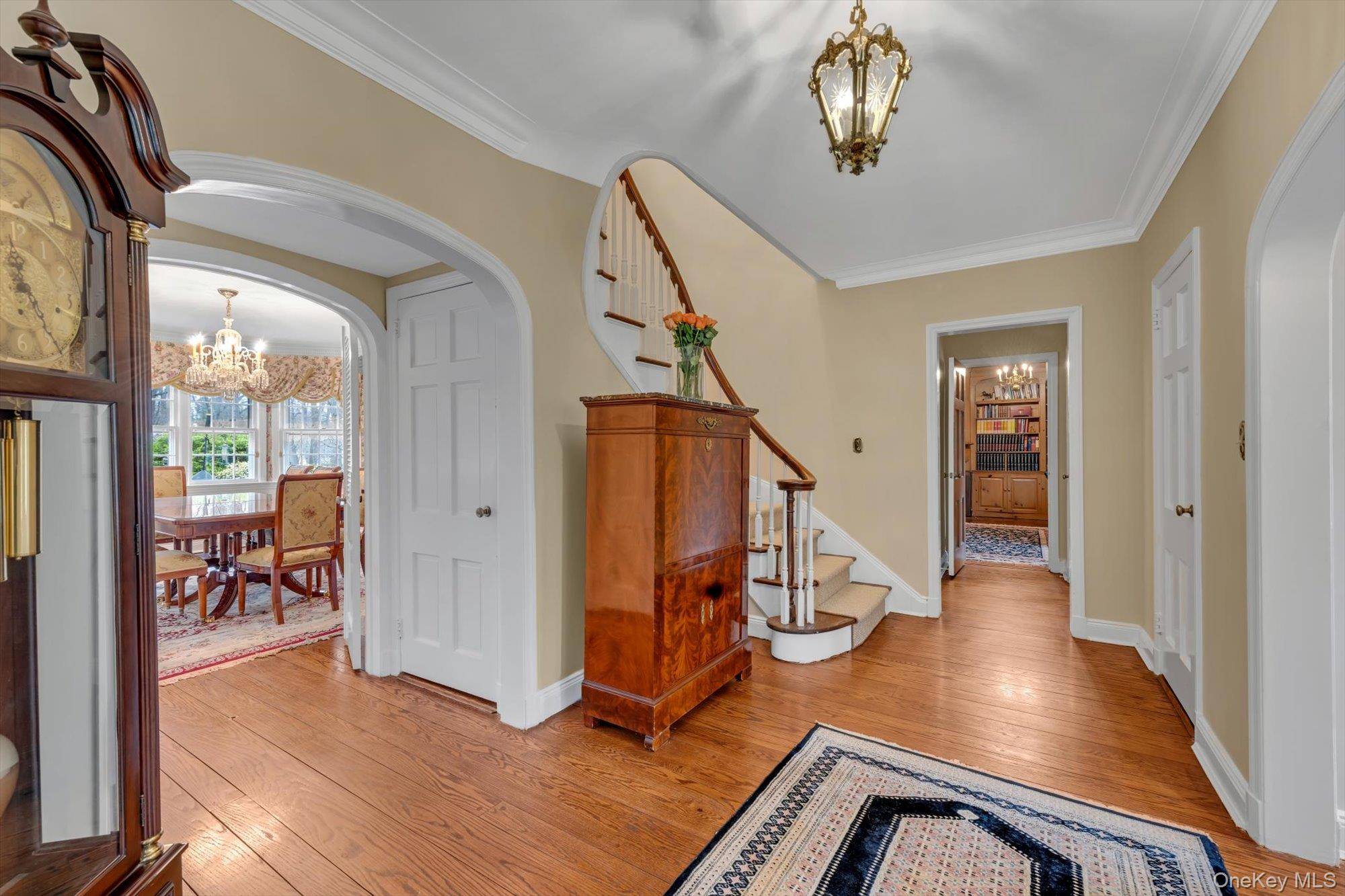 3 Barkers Point RD, Sands Point, NY 11050