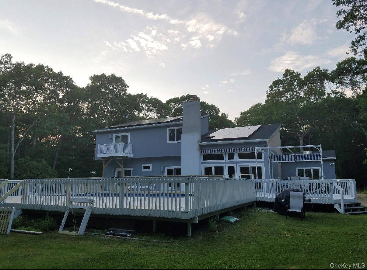 10 Skyes Neck CT, East Quogue, NY 11942