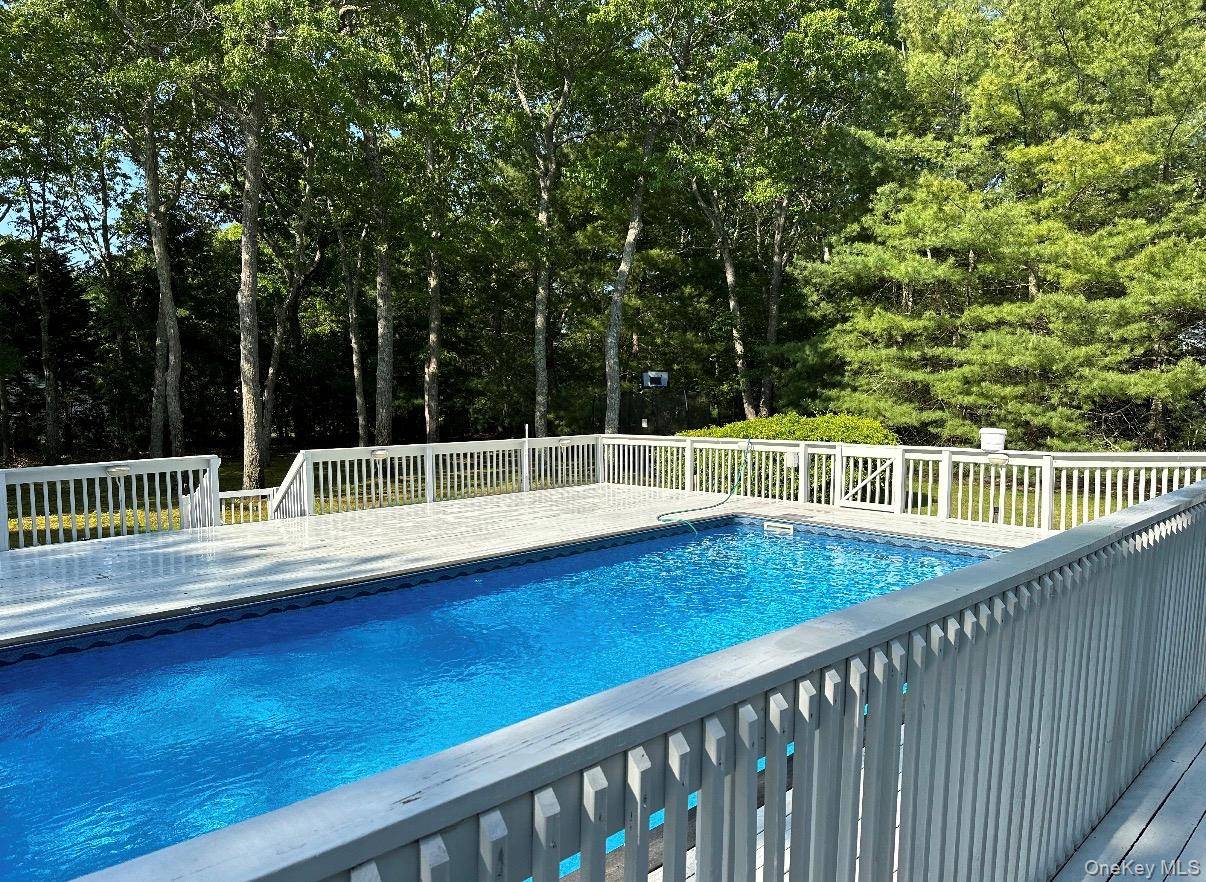 10 Skyes Neck CT, East Quogue, NY 11942