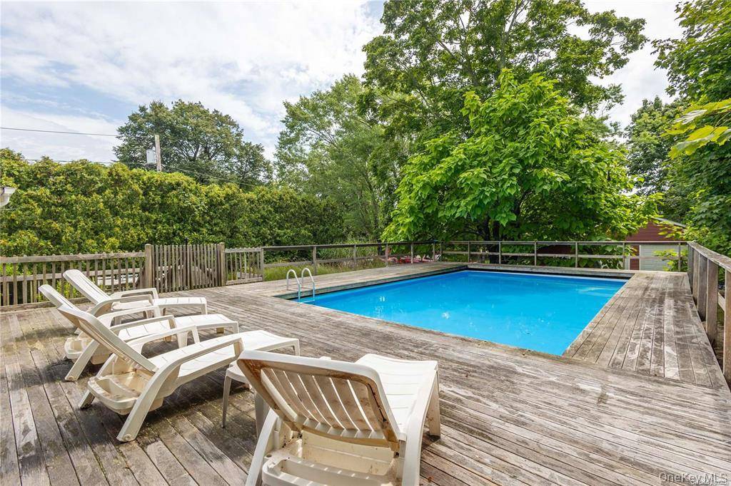 30 Vail AVE, East Quogue, NY 11942