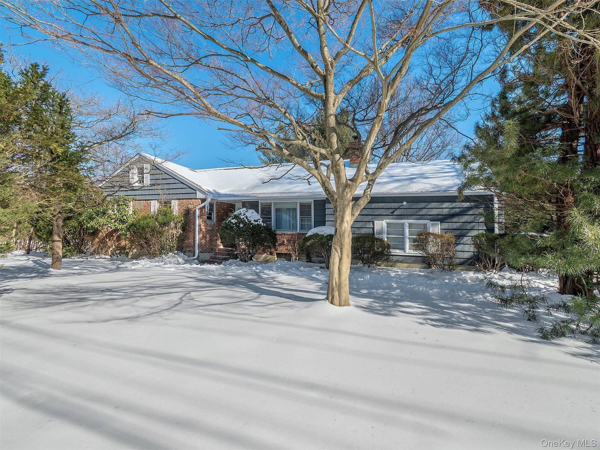 856 Glen Cove AVE, Glen Head, NY 11545