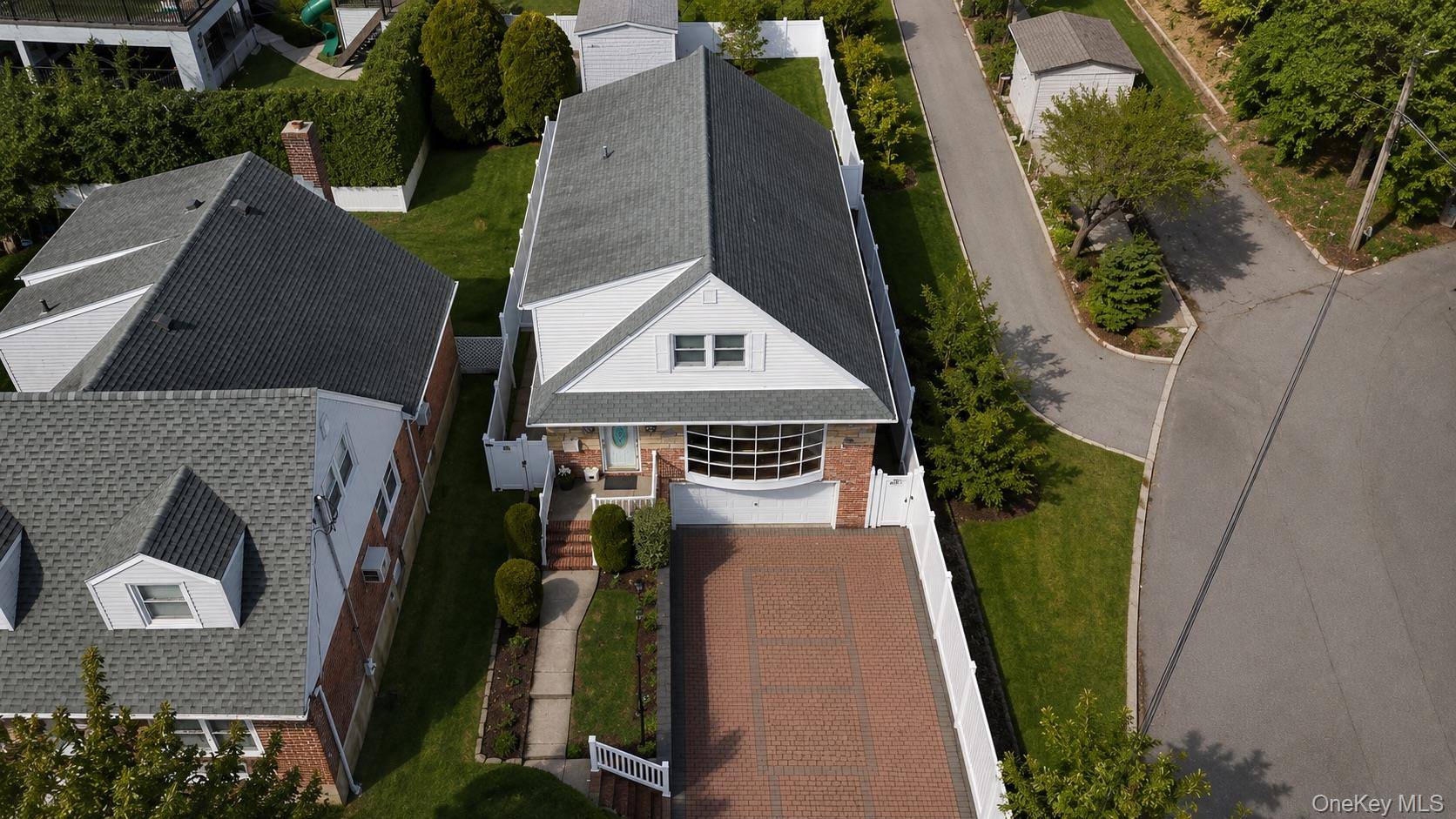 19611 Pompeii AVE, Hollis, NY 11423