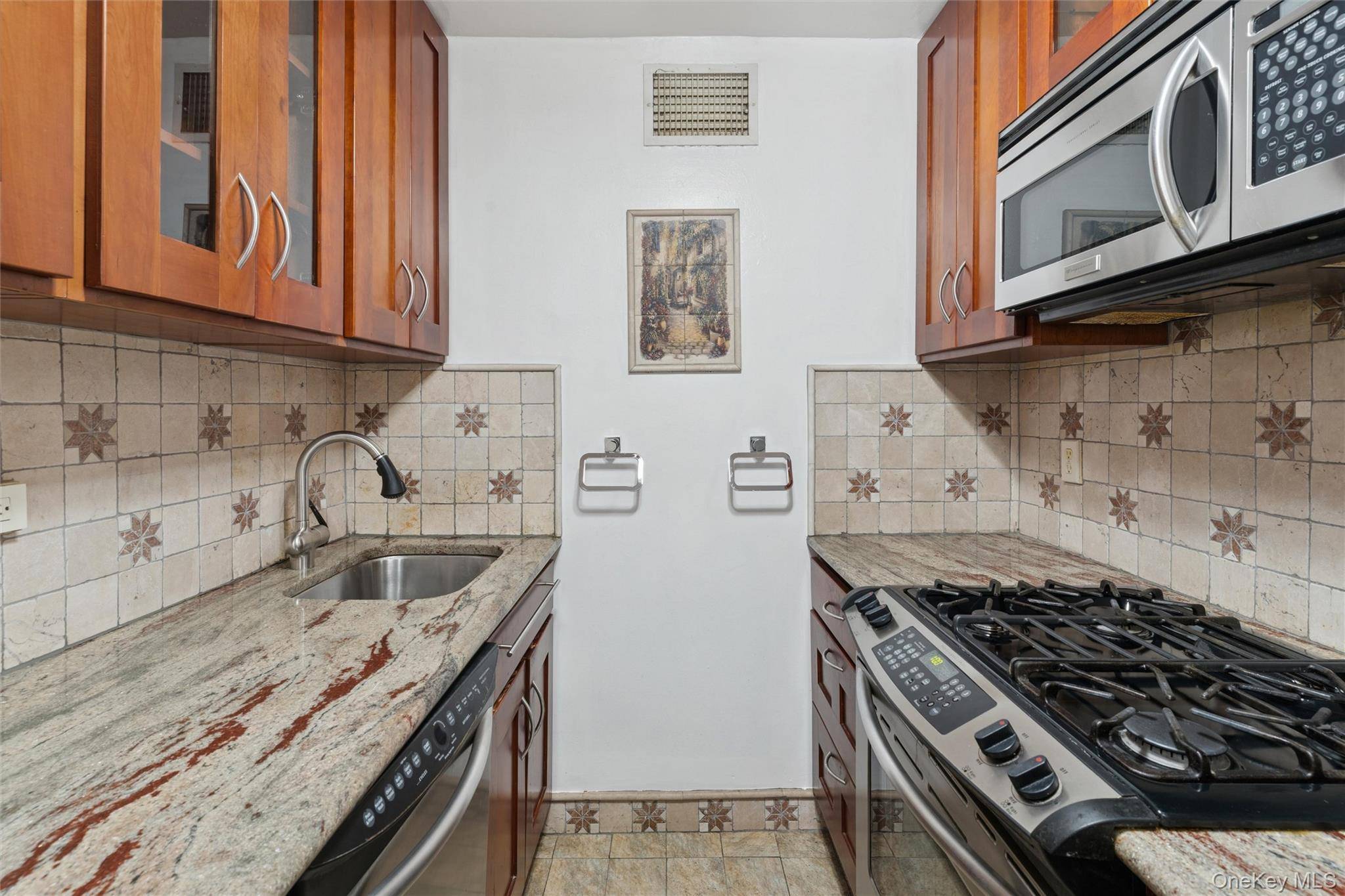 10230 66 RD #14A, Forest Hills, NY 11375