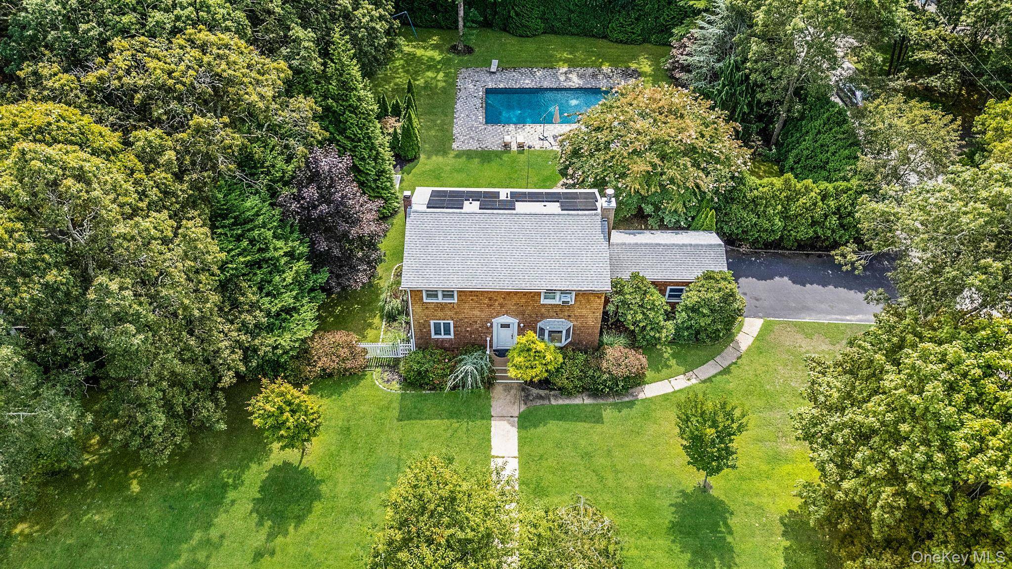 19 Pine Tree LN, East Quogue, NY 11942