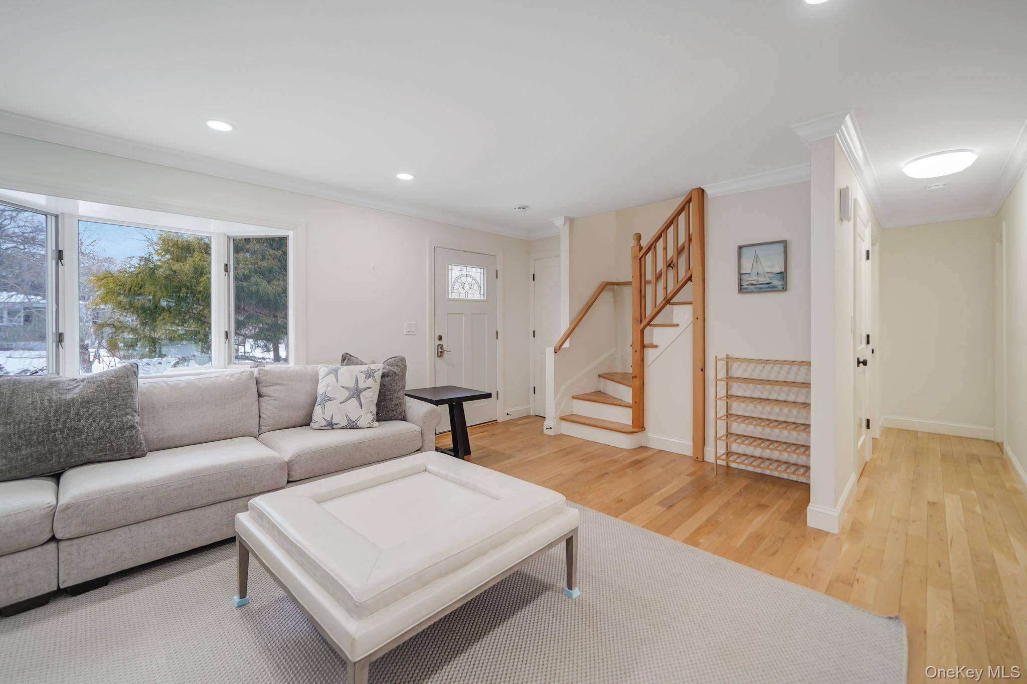 19 Pine Tree LN, East Quogue, NY 11942