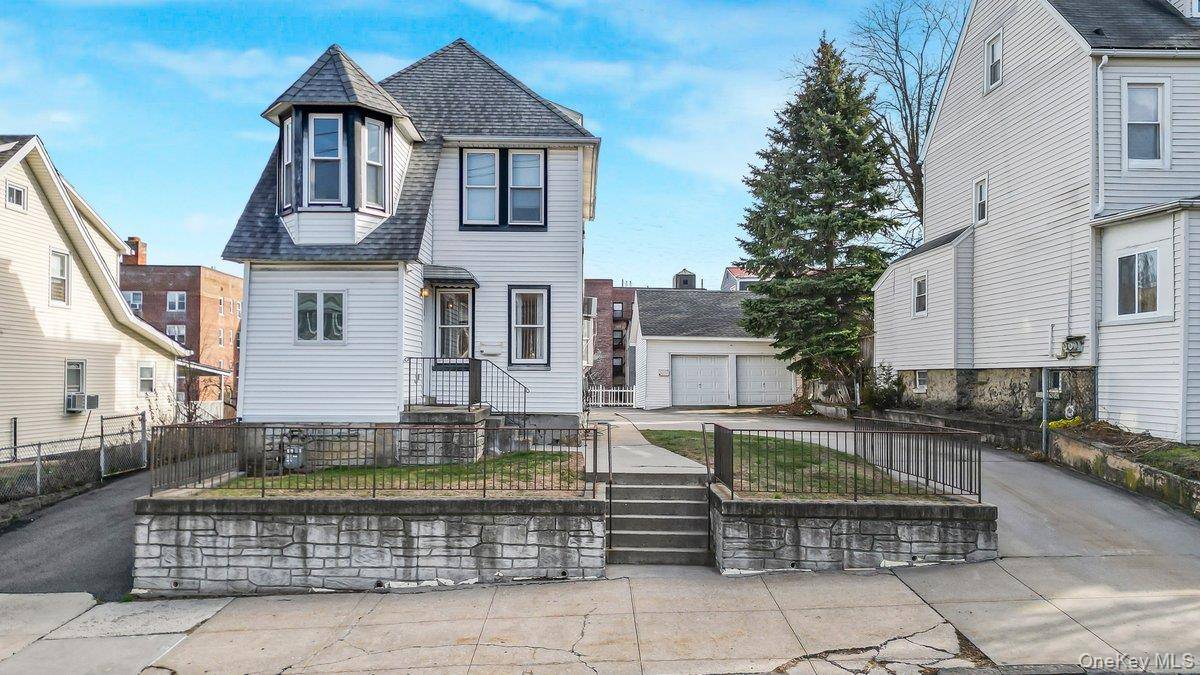 28 Crescent PL, Yonkers, NY 10704
