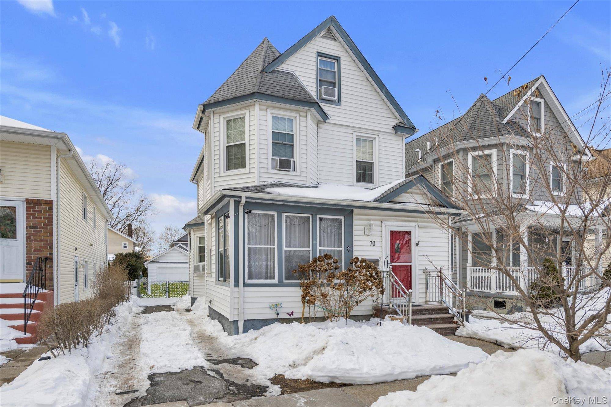 70 Hinsdale AVE, Floral Park, NY 11001