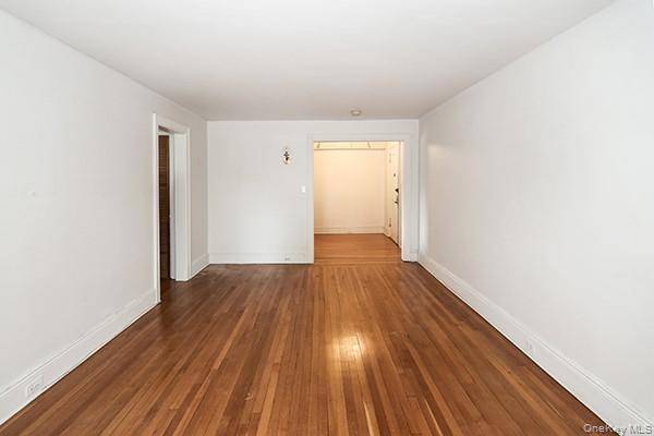 1 Ascot Ridge #1A, Great Neck, NY 11021