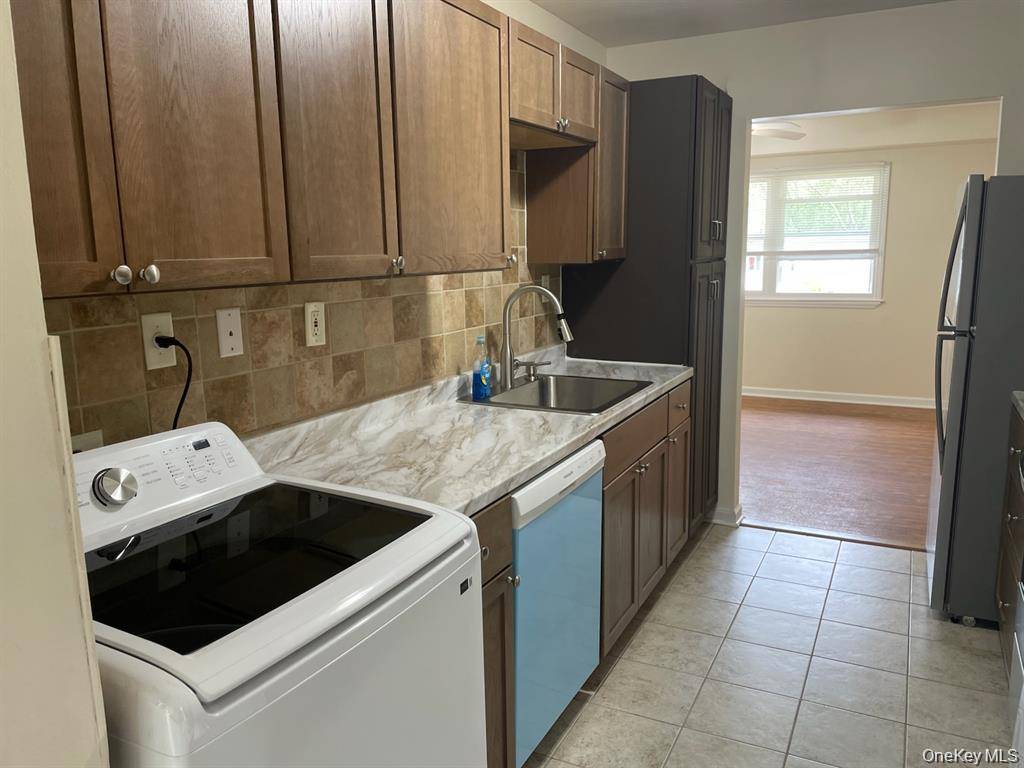95 Hill CT, Calverton, NY 11933