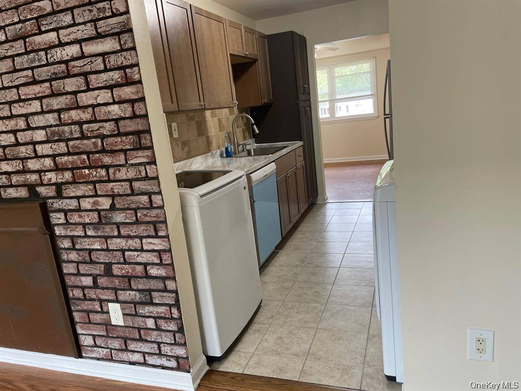 95 Hill CT, Calverton, NY 11933