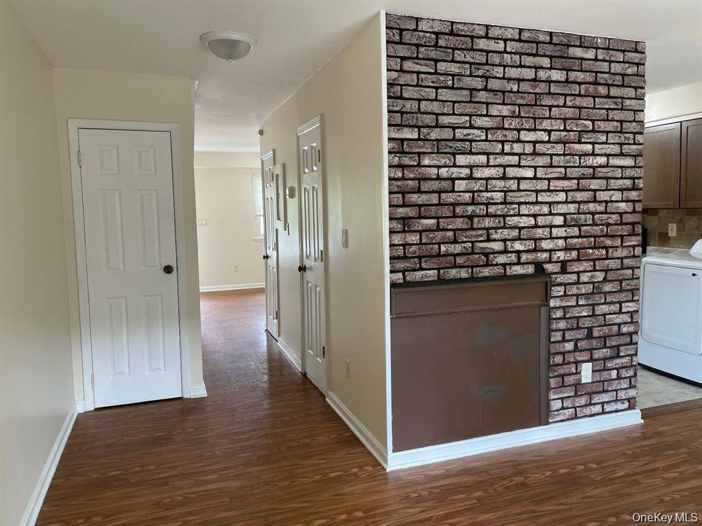 95 Hill CT, Calverton, NY 11933