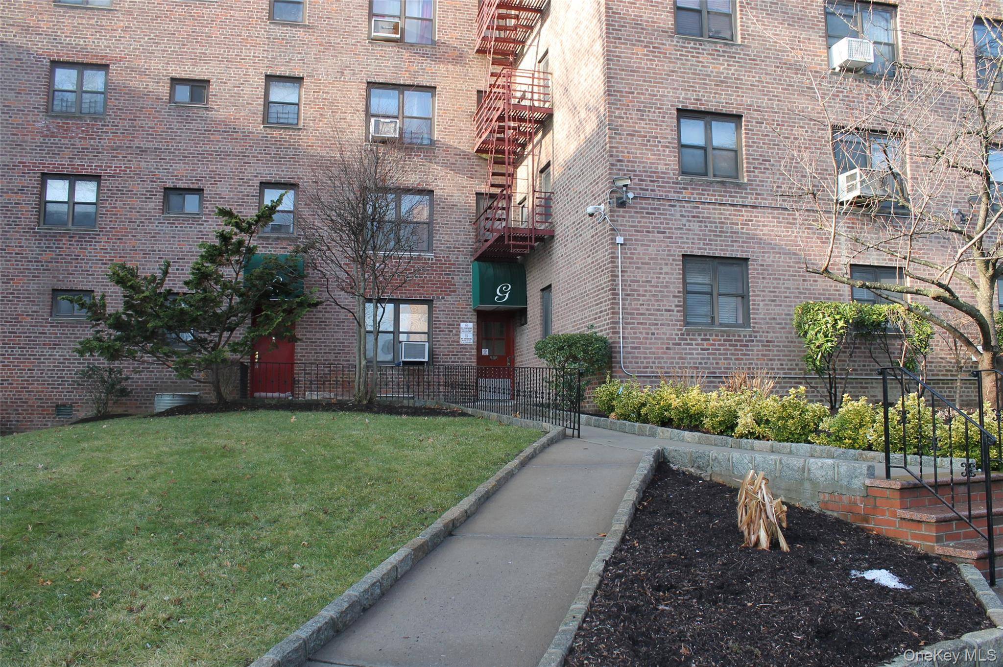 87-30 204th ST #B-56, Hollis, NY 11423