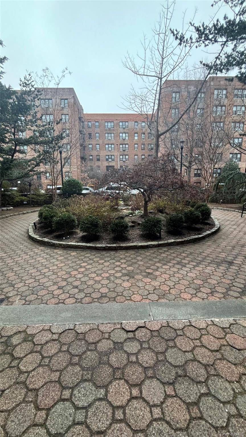 67-35 Yellowstone BLVD #60, Forest Hills, NY 11375