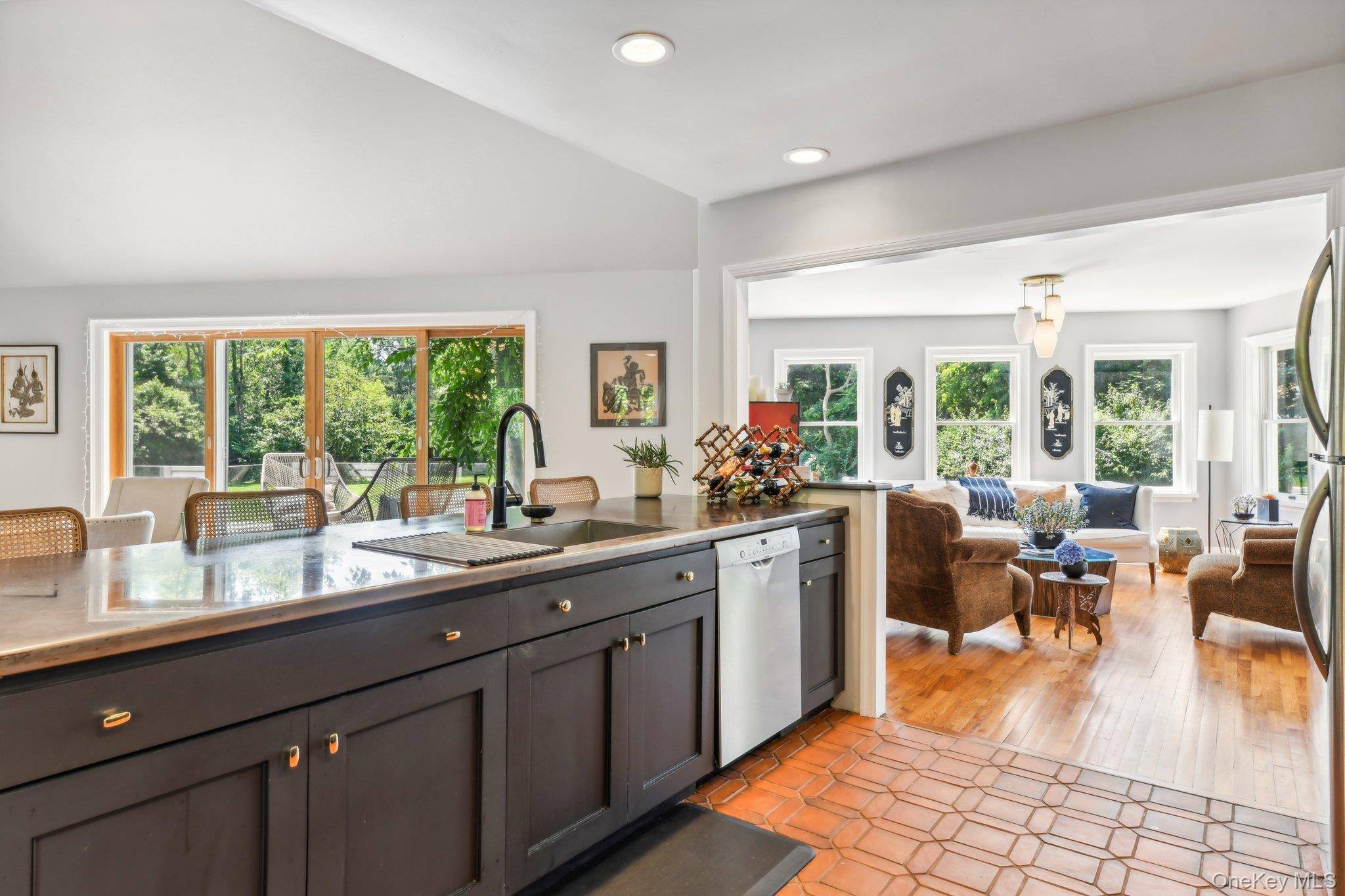 17 Oak Meadow LN, Bellport Village, NY 11713