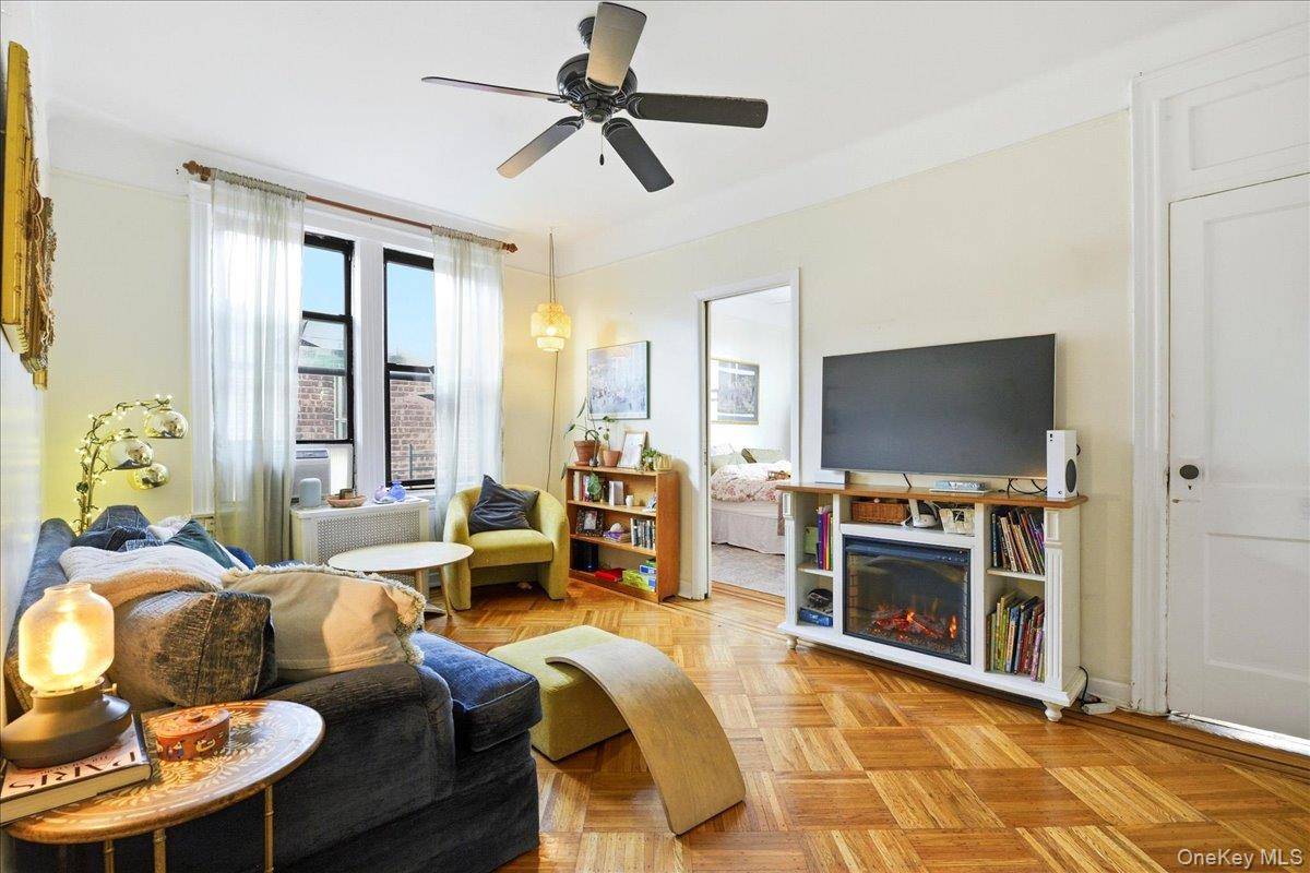 60-58 60th RD, Maspeth, NY 11378