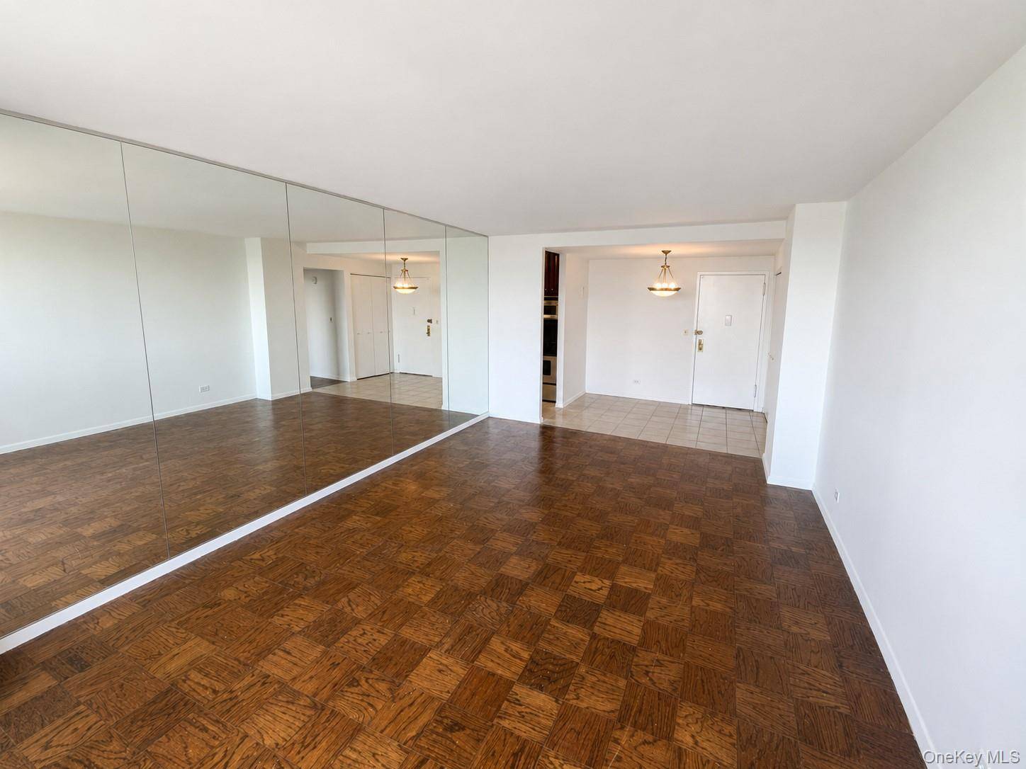 27110 Grand Central Pkwy #10F, Floral Park, NY 11005