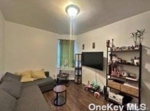 21-78 35 ST #5F, Astoria, NY 11105