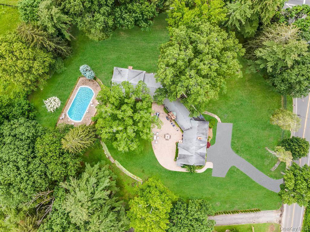 9 Chicken Valley RD, Old Brookville, NY 11545